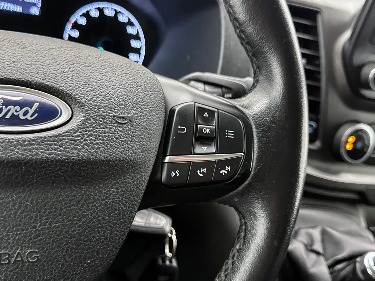 320 2.0 TDCI L2H1 Trekhaak Cruise control Parkeersensoren Airco Bluetooth