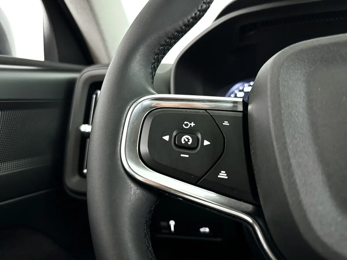 T2 Momentum | Parkeercamera | Stoel- en Stuurverwarming | Cruise control