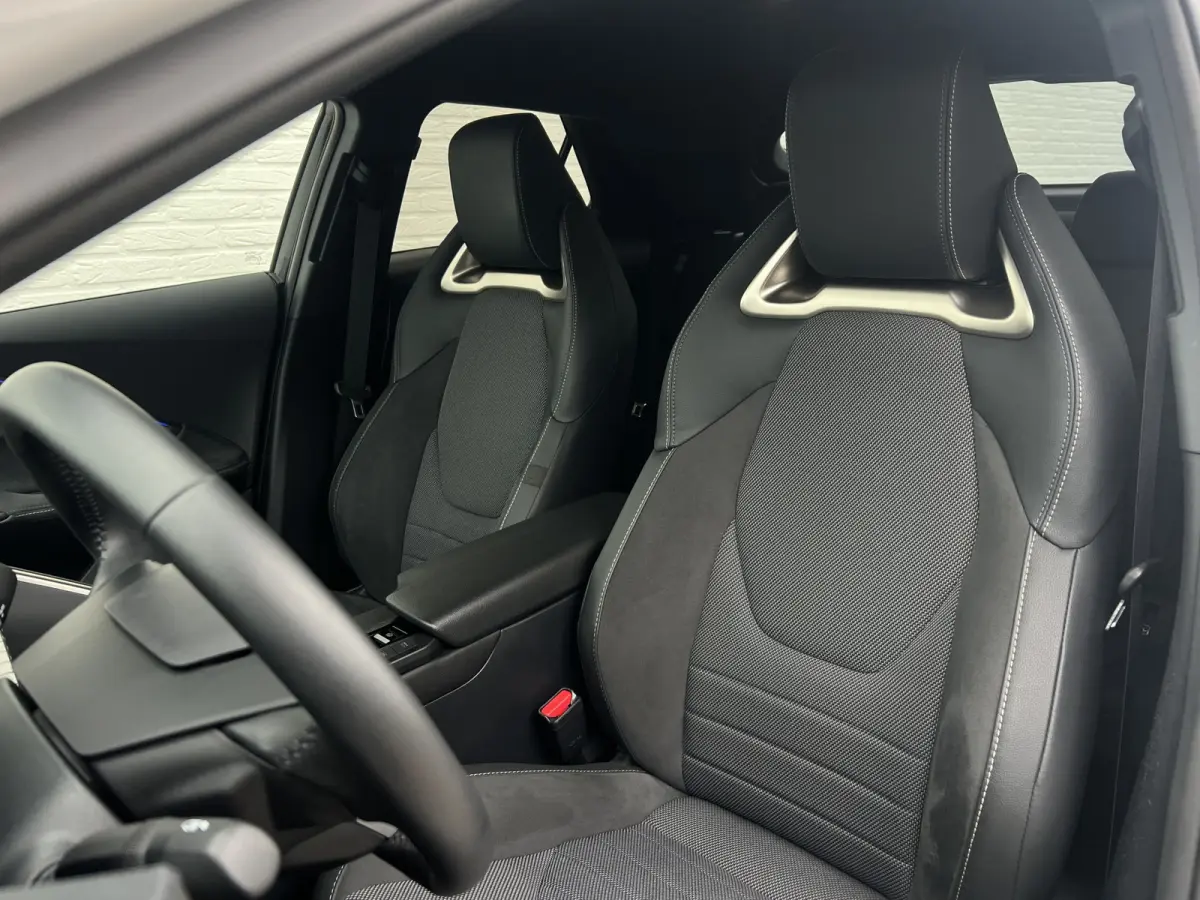 2.0 Plug-in Hybrid 220 Executive | JBL | ACC | Premium LED | Camera