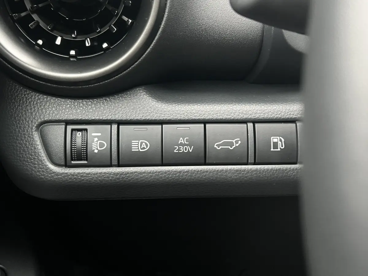 2.0 Plug-in Hybrid 220 Executive | JBL | ACC | Premium LED | Camera