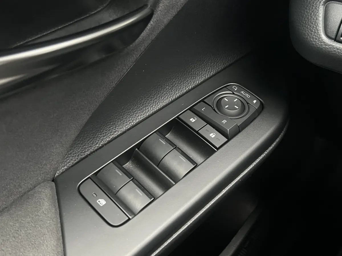 2.0 Plug-in Hybrid 220 Executive | JBL | ACC | Premium LED | Camera