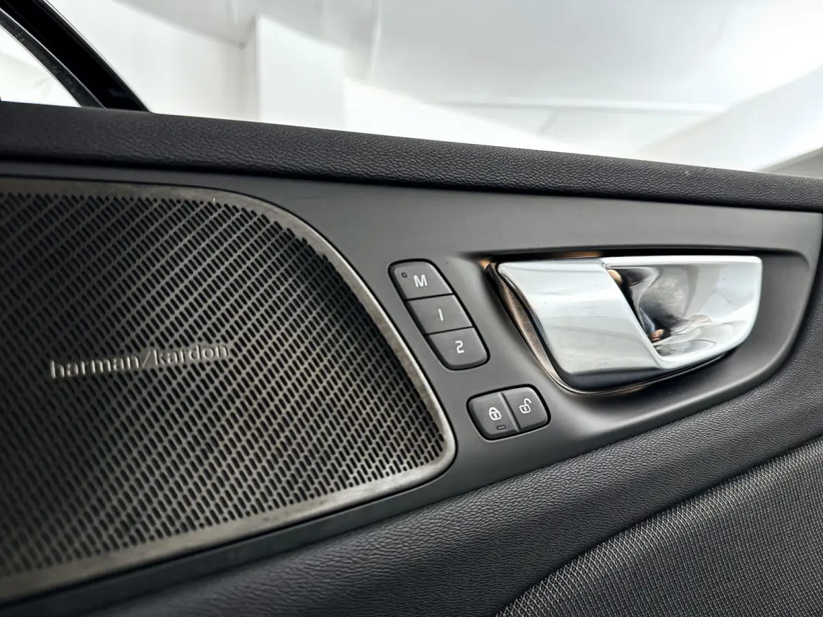 T8 Plug-in hybrid AWD Plus Dark | 360° camera | Harman Kardon | Stoel- en stuurverwarming | Trekhaak