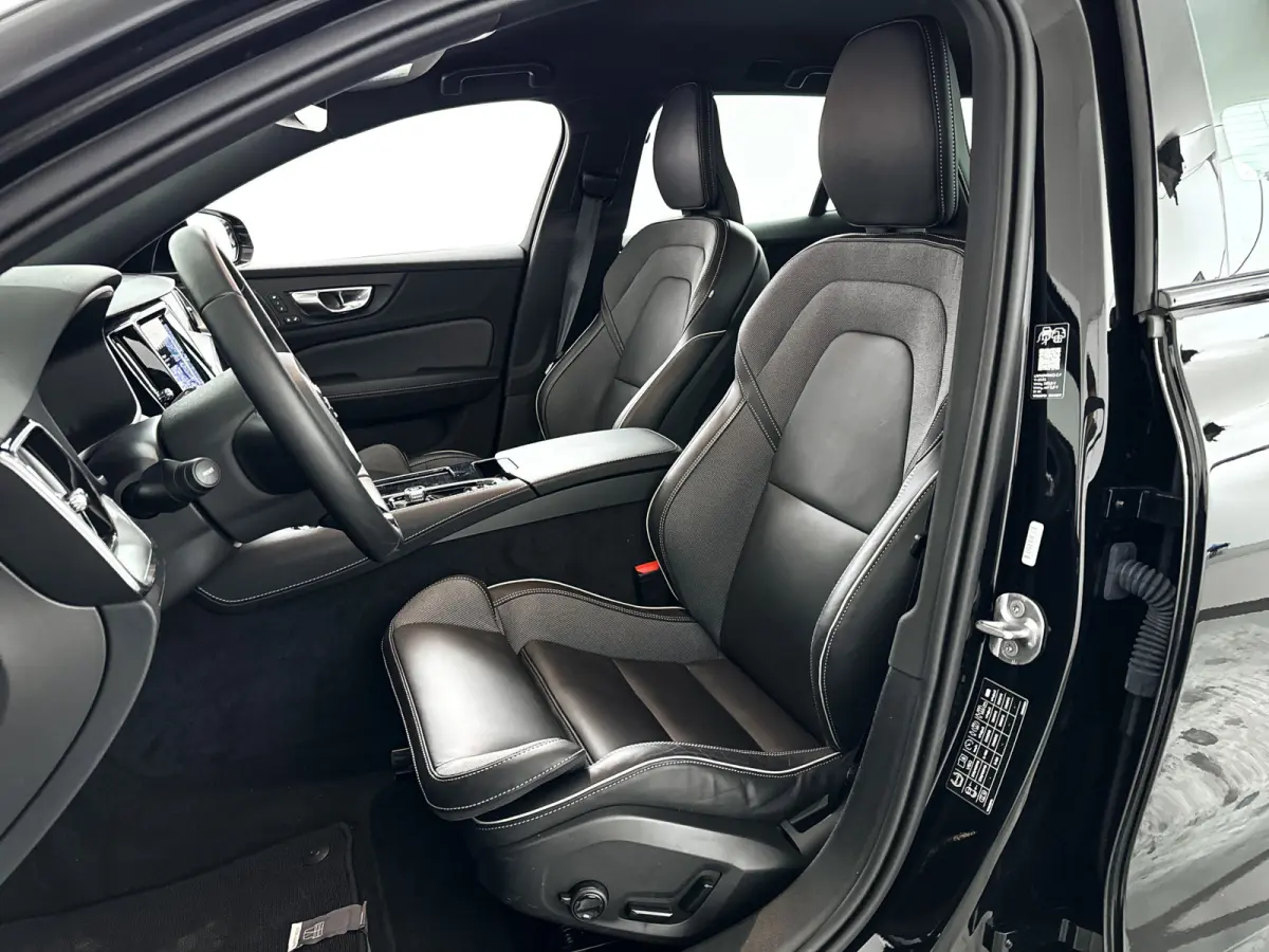 T8 Plug-in hybrid AWD Plus Dark | 360° camera | Harman Kardon | Stoel- en stuurverwarming | Trekhaak