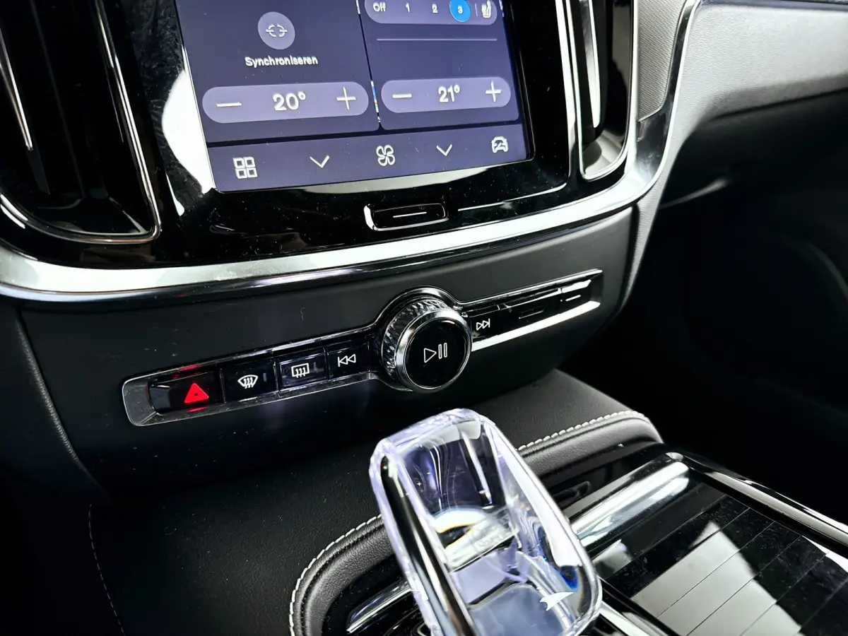 T8 Plug-in hybrid AWD Plus Dark | 360° camera | Harman Kardon | Stoel- en stuurverwarming | Trekhaak