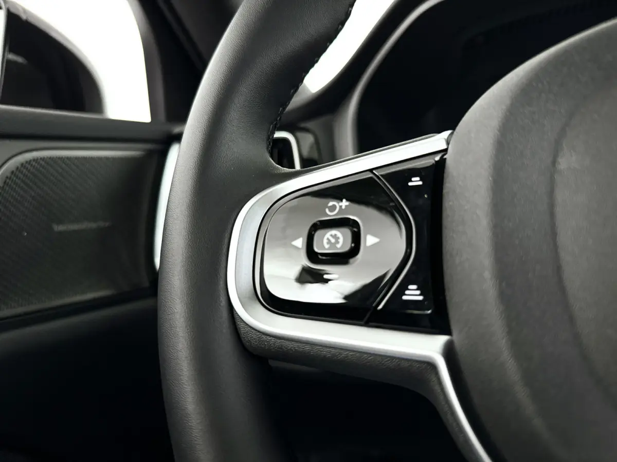 T8 Plug-in hybrid AWD Plus Dark | 360° camera | Harman Kardon | Stoel- en stuurverwarming | Trekhaak