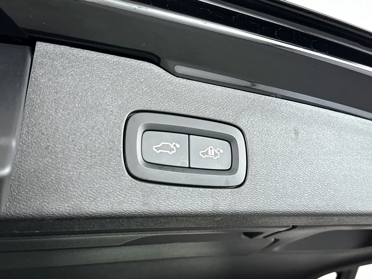 T8 Plug-in hybrid AWD Plus Dark | 360° camera | Harman Kardon | Stoel- en stuurverwarming | Trekhaak