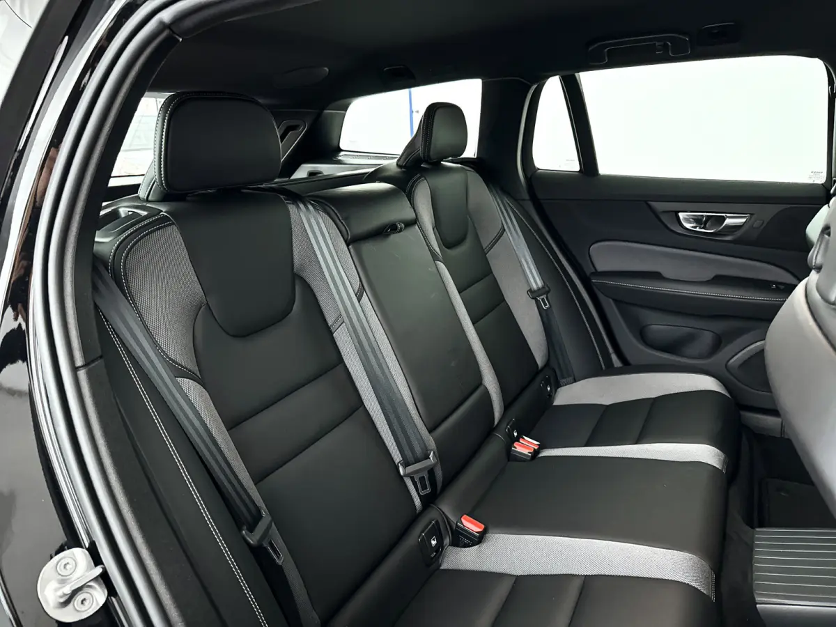 T8 Plug-in hybrid AWD Plus Dark | 360° camera | Harman Kardon | Stoel- en stuurverwarming | Trekhaak