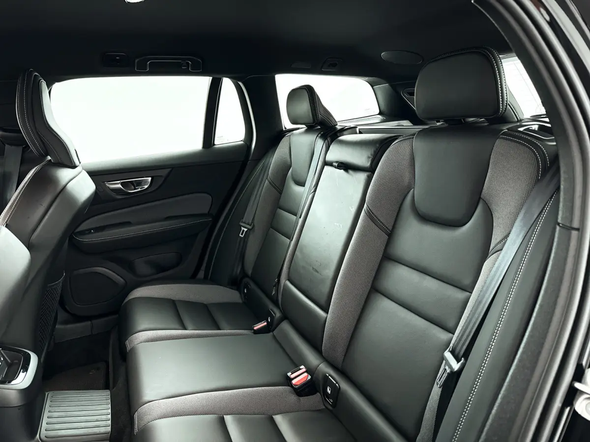 T8 Plug-in hybrid AWD Plus Dark | 360° camera | Harman Kardon | Stoel- en stuurverwarming | Trekhaak