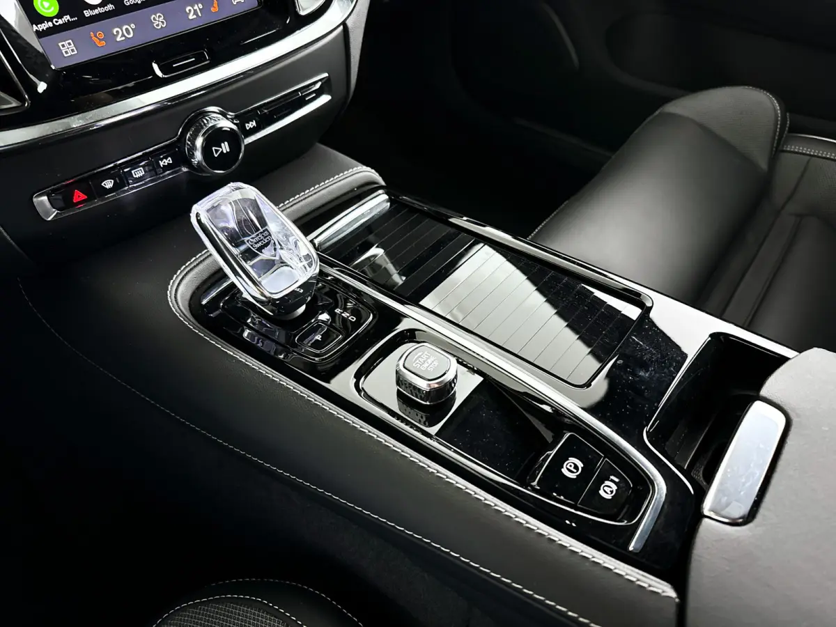 T8 Plug-in hybrid AWD Plus Dark | 360° camera | Harman Kardon | Stoel- en stuurverwarming | Trekhaak