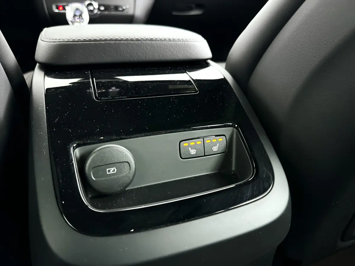 T8 Plug-in hybrid AWD Plus Dark | 360° camera | Harman Kardon | Stoel- en stuurverwarming | Trekhaak
