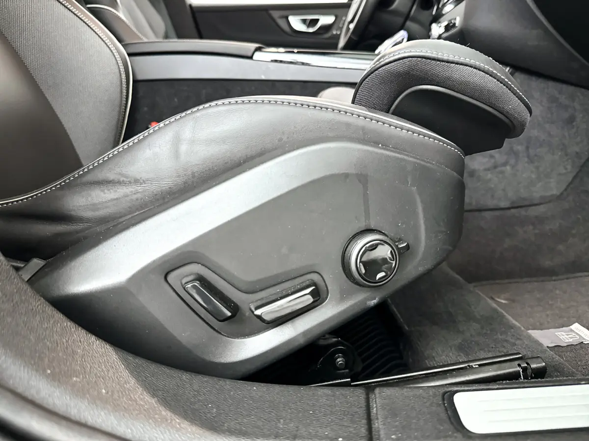 T8 Plug-in hybrid AWD Plus Dark | 360° camera | Harman Kardon | Stoel- en stuurverwarming | Trekhaak