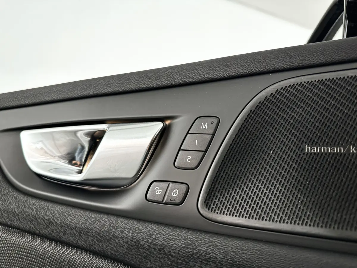 T8 Plug-in hybrid AWD Plus Dark | 360° camera | Harman Kardon | Stoel- en stuurverwarming | Trekhaak
