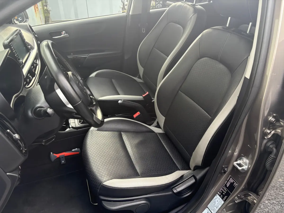 1.0 CVVT Design Edition |AIRCO| ELEKTRISCHE RAMEN VOOR| APPLE CARPLAY| ANDROIDAUTO| LICHTMETALEN VELGEN 16''|