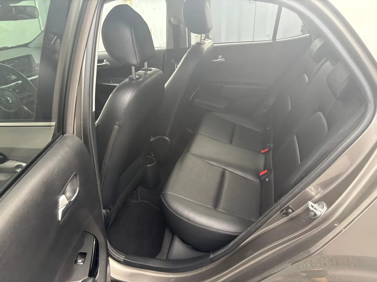 1.0 CVVT Design Edition |AIRCO| ELEKTRISCHE RAMEN VOOR| APPLE CARPLAY| ANDROIDAUTO| LICHTMETALEN VELGEN 16''|
