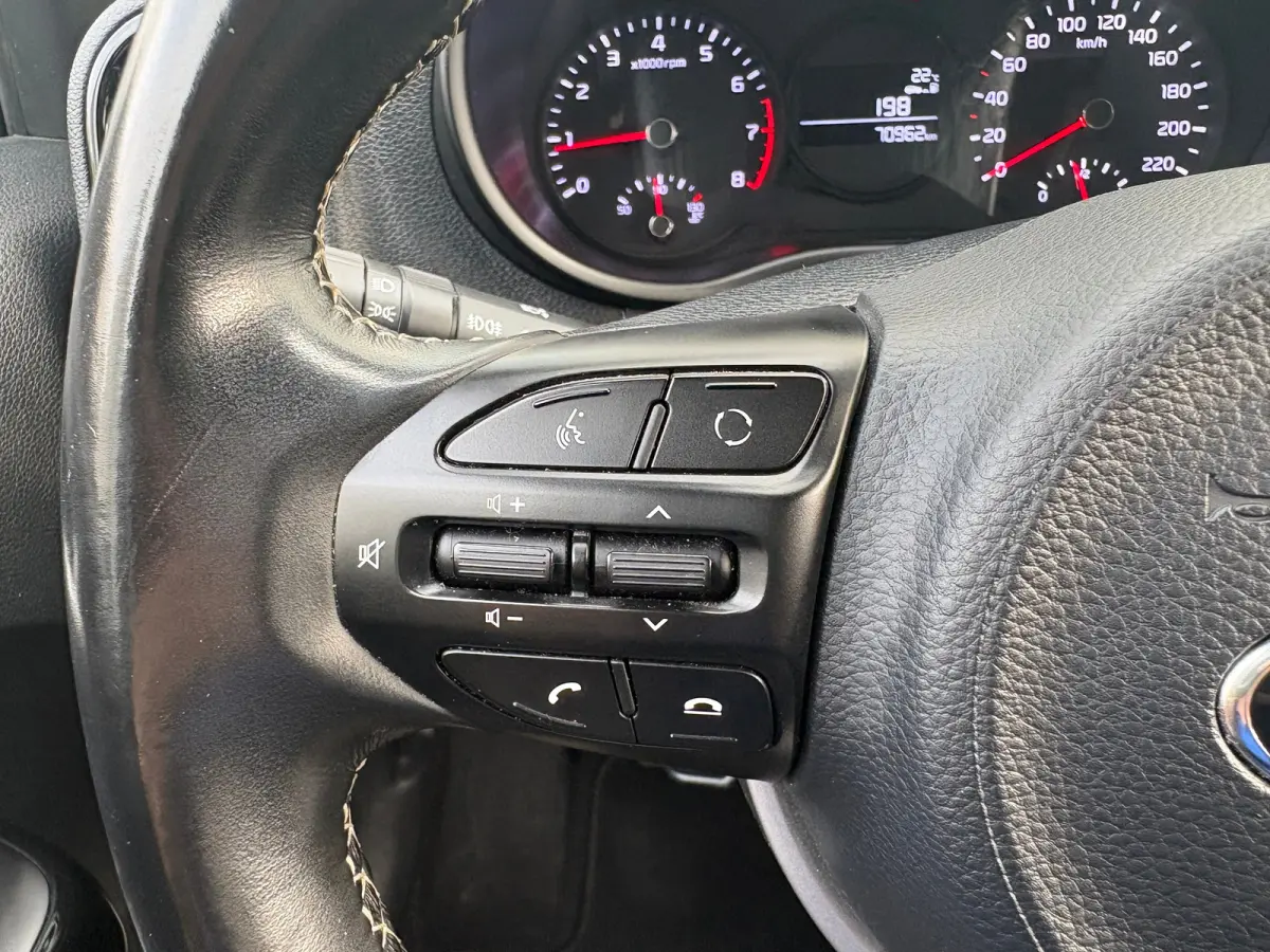 1.0 CVVT Design Edition |AIRCO| ELEKTRISCHE RAMEN VOOR| APPLE CARPLAY| ANDROIDAUTO| LICHTMETALEN VELGEN 16''|