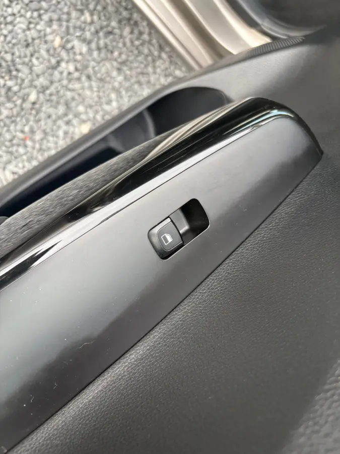 1.0 CVVT Design Edition |AIRCO| ELEKTRISCHE RAMEN VOOR| APPLE CARPLAY| ANDROIDAUTO| LICHTMETALEN VELGEN 16''|