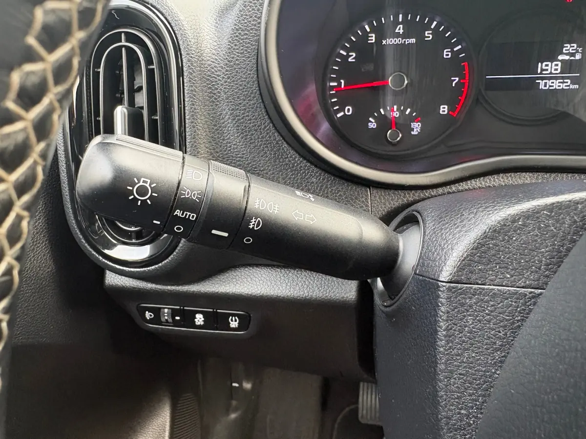 1.0 CVVT Design Edition |AIRCO| ELEKTRISCHE RAMEN VOOR| APPLE CARPLAY| ANDROIDAUTO| LICHTMETALEN VELGEN 16''|