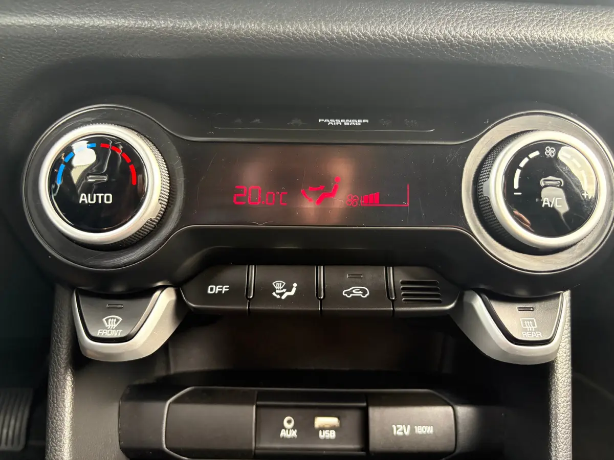 1.0 CVVT Design Edition |AIRCO| ELEKTRISCHE RAMEN VOOR| APPLE CARPLAY| ANDROIDAUTO| LICHTMETALEN VELGEN 16''|