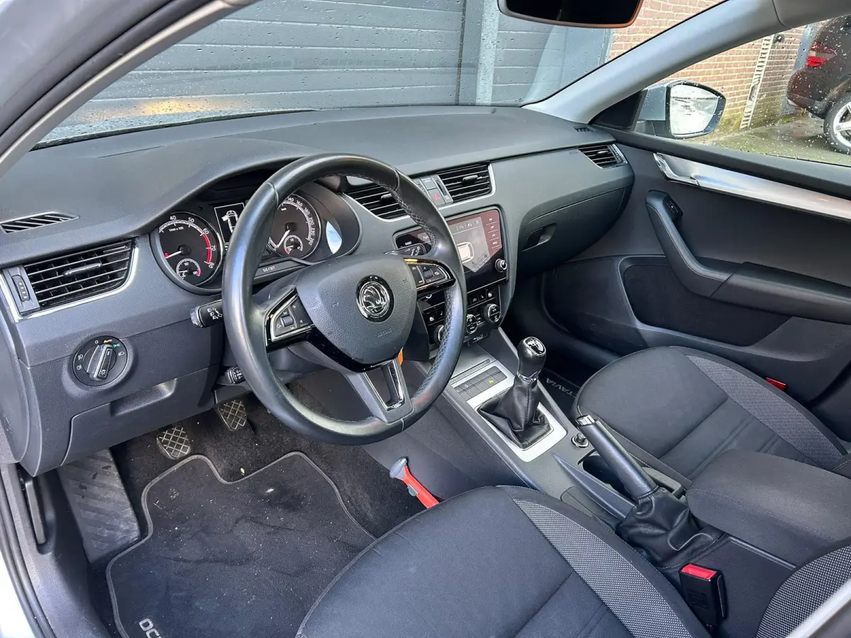 1.5 TSI GREENTECH AMBITION BUSINESS I ADAPTIVE CRUISE CONTROL I APPLE CARPLAY I CLIMATE CONTROL