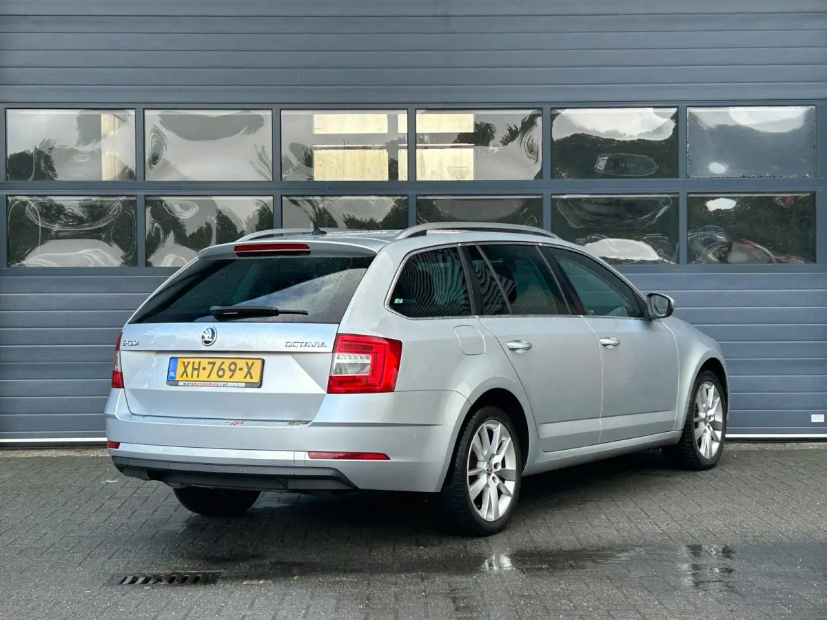 1.5 TSI GREENTECH AMBITION BUSINESS I ADAPTIVE CRUISE CONTROL I APPLE CARPLAY I CLIMATE CONTROL