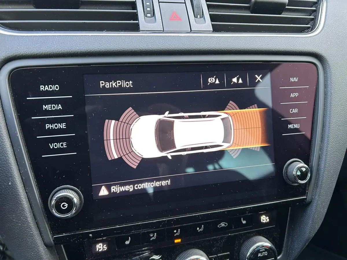1.5 TSI GREENTECH AMBITION BUSINESS I ADAPTIVE CRUISE CONTROL I APPLE CARPLAY I CLIMATE CONTROL
