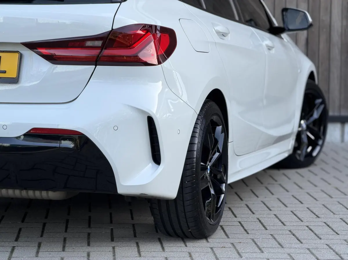 118i M Sport High Executive | PANORAMADAK | SFEER | TREKHAAK
