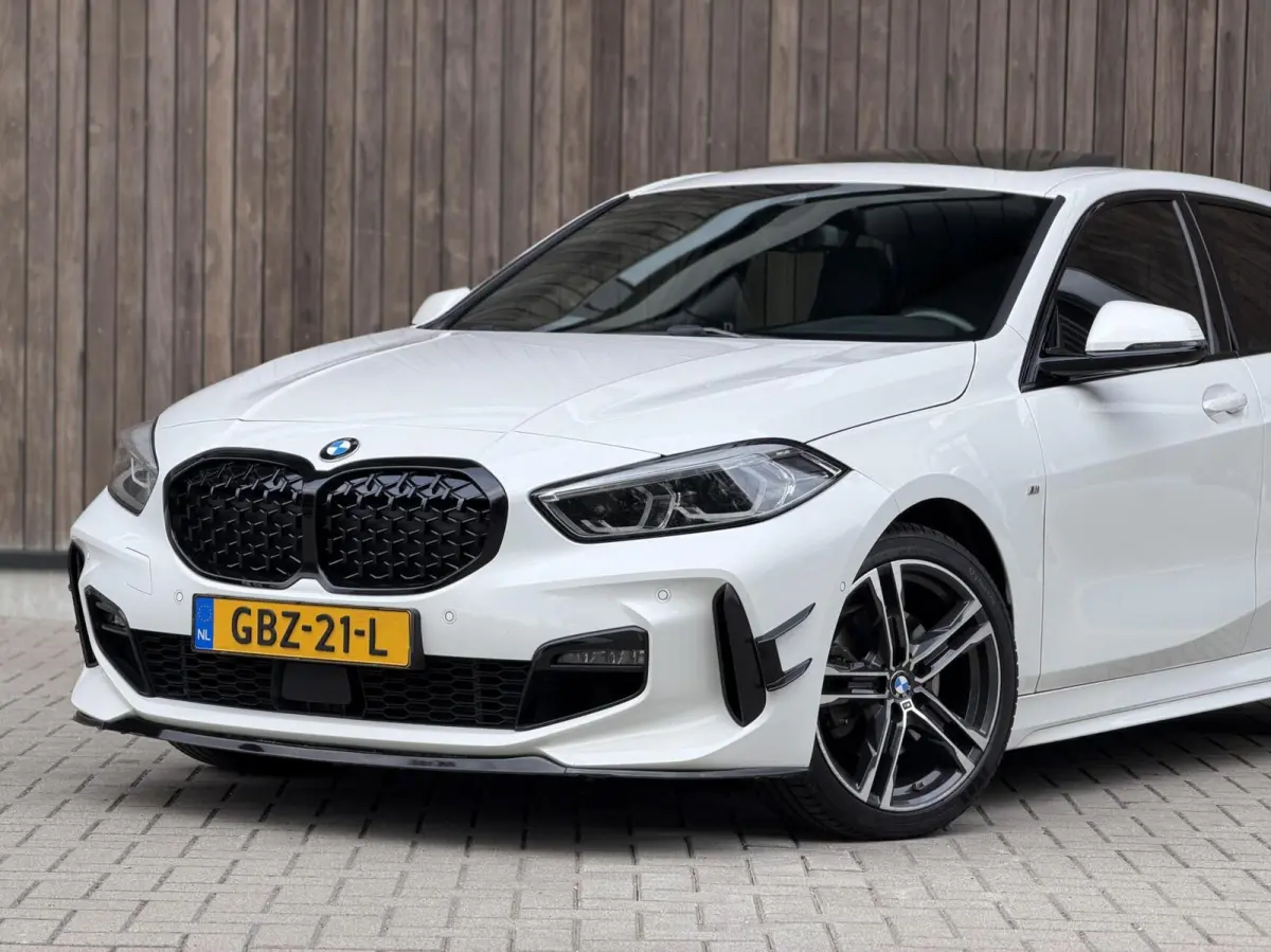 118i M Sport High Executive | PANORAMADAK | SFEER | TREKHAAK