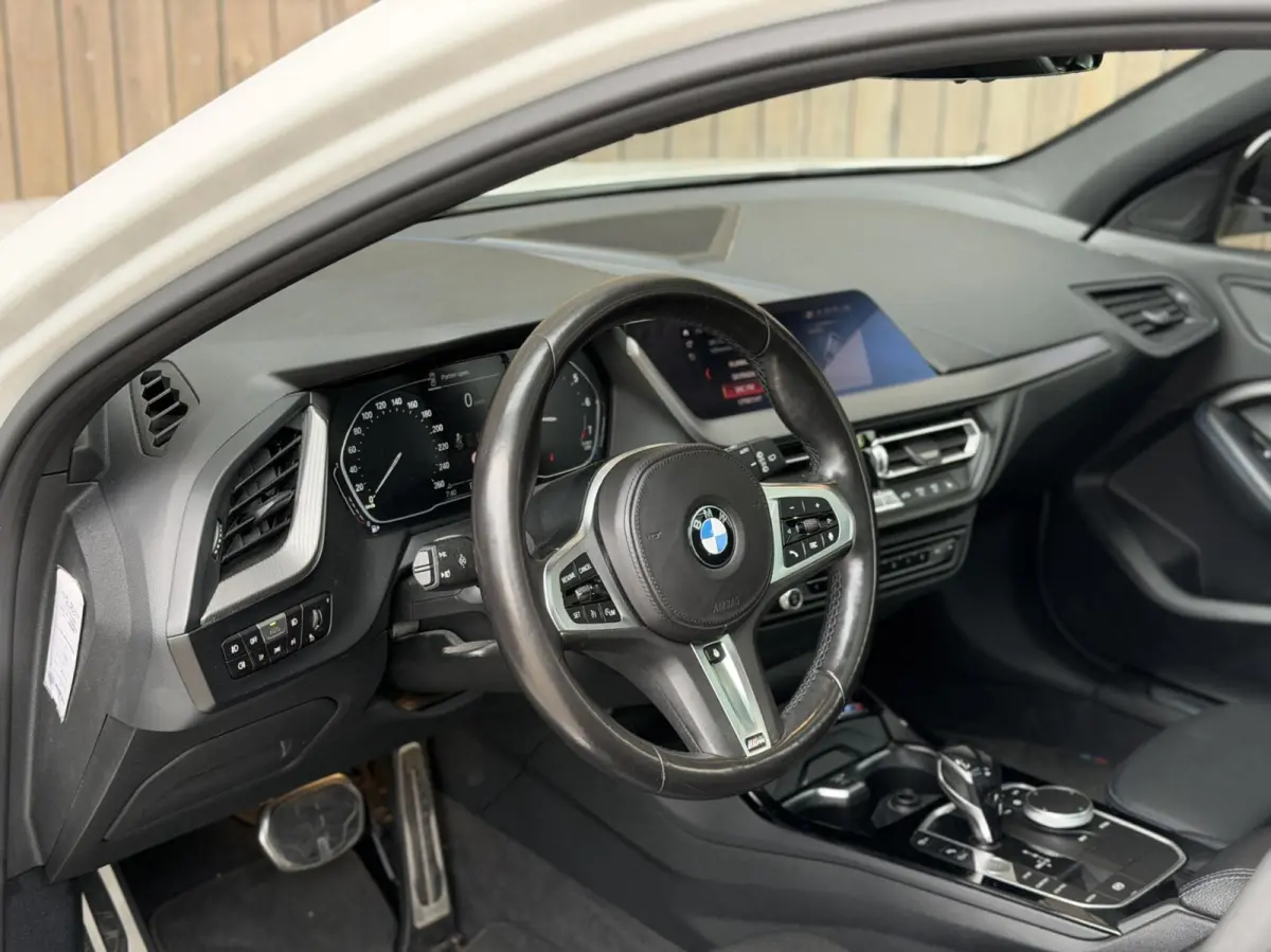 118i M Sport High Executive | PANORAMADAK | SFEER | TREKHAAK