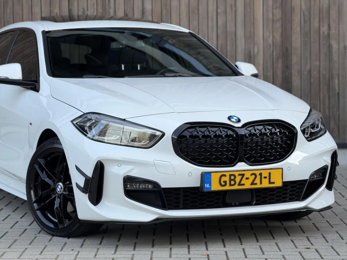 118i M Sport High Executive | PANORAMADAK | SFEER | TREKHAAK