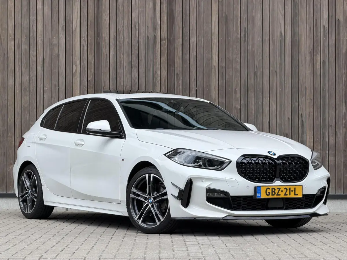 118i M Sport High Executive | PANORAMADAK | SFEER | TREKHAAK