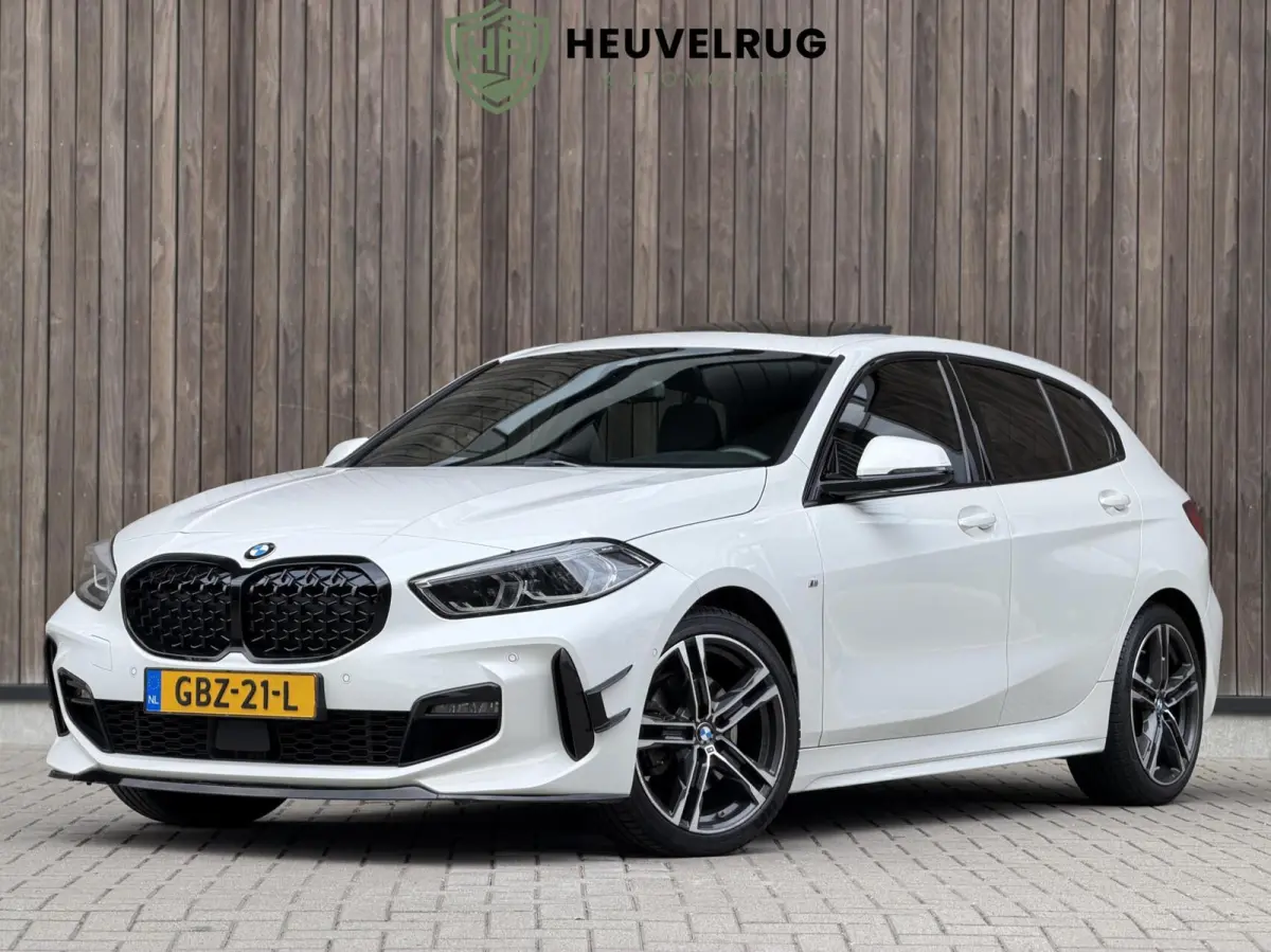 118i M Sport High Executive | PANORAMADAK | SFEER | TREKHAAK