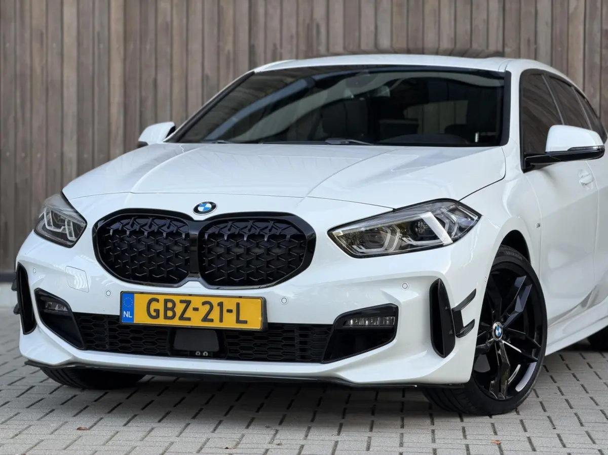 118i M Sport High Executive | PANORAMADAK | SFEER | TREKHAAK