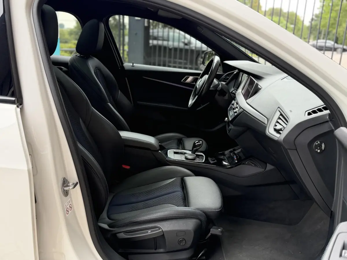 118i M Sport High Executive | PANORAMADAK | SFEER | TREKHAAK