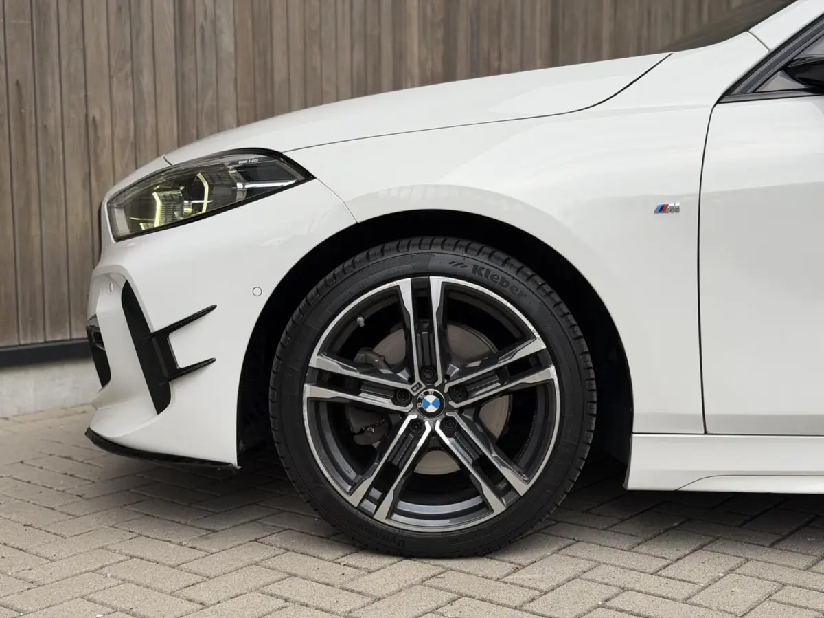 118i M Sport High Executive | PANORAMADAK | SFEER | TREKHAAK