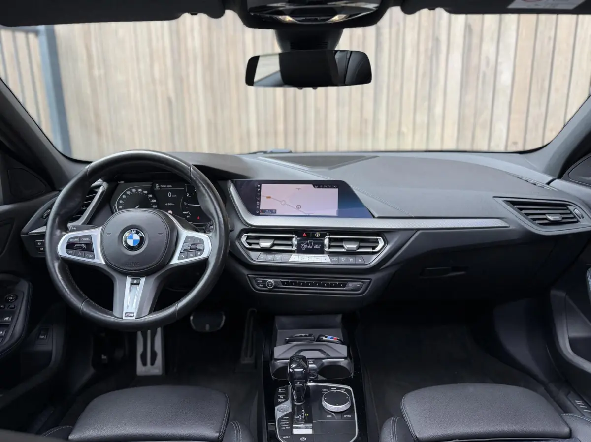 118i M Sport High Executive | PANORAMADAK | SFEER | TREKHAAK