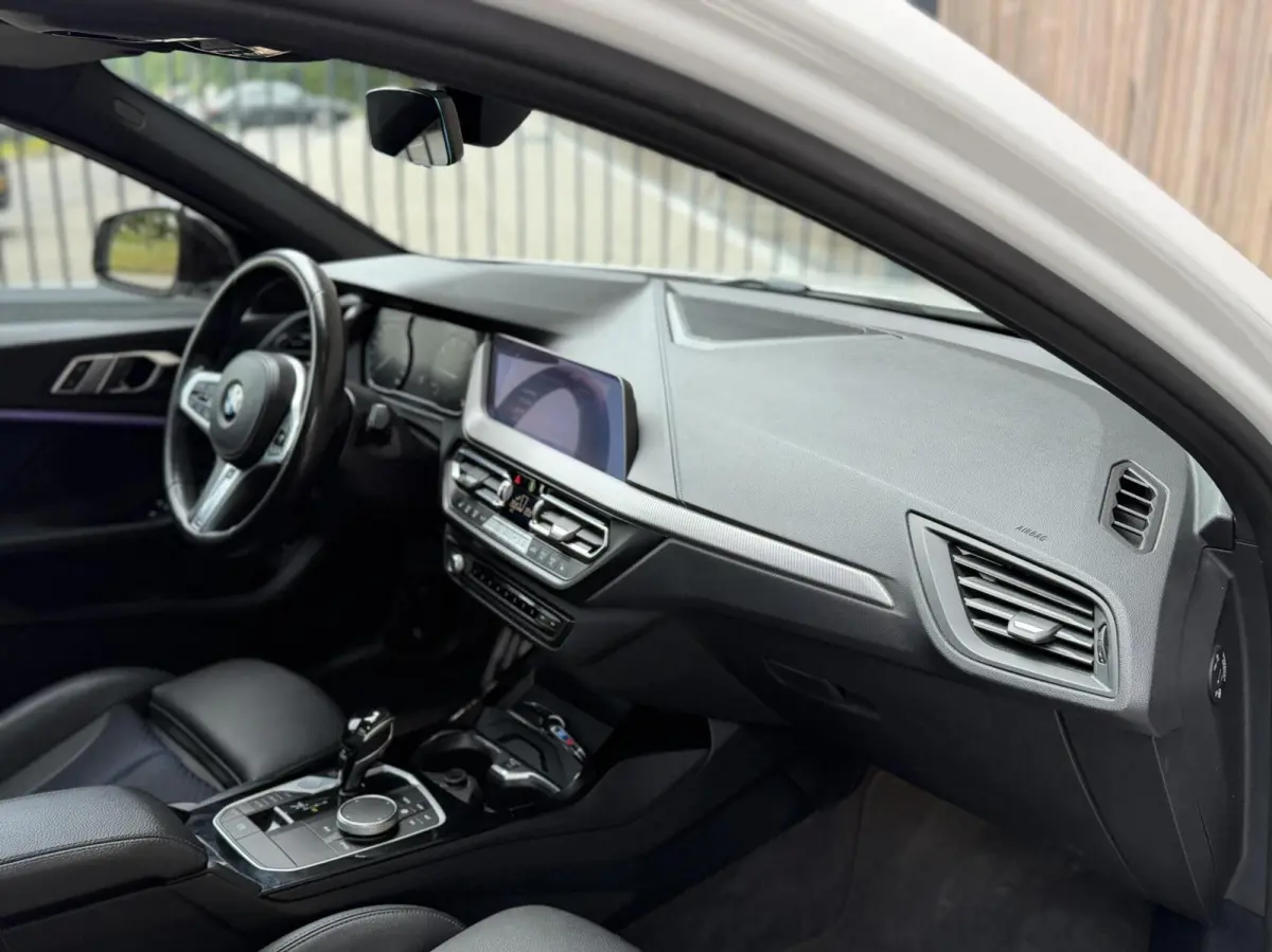 118i M Sport High Executive | PANORAMADAK | SFEER | TREKHAAK