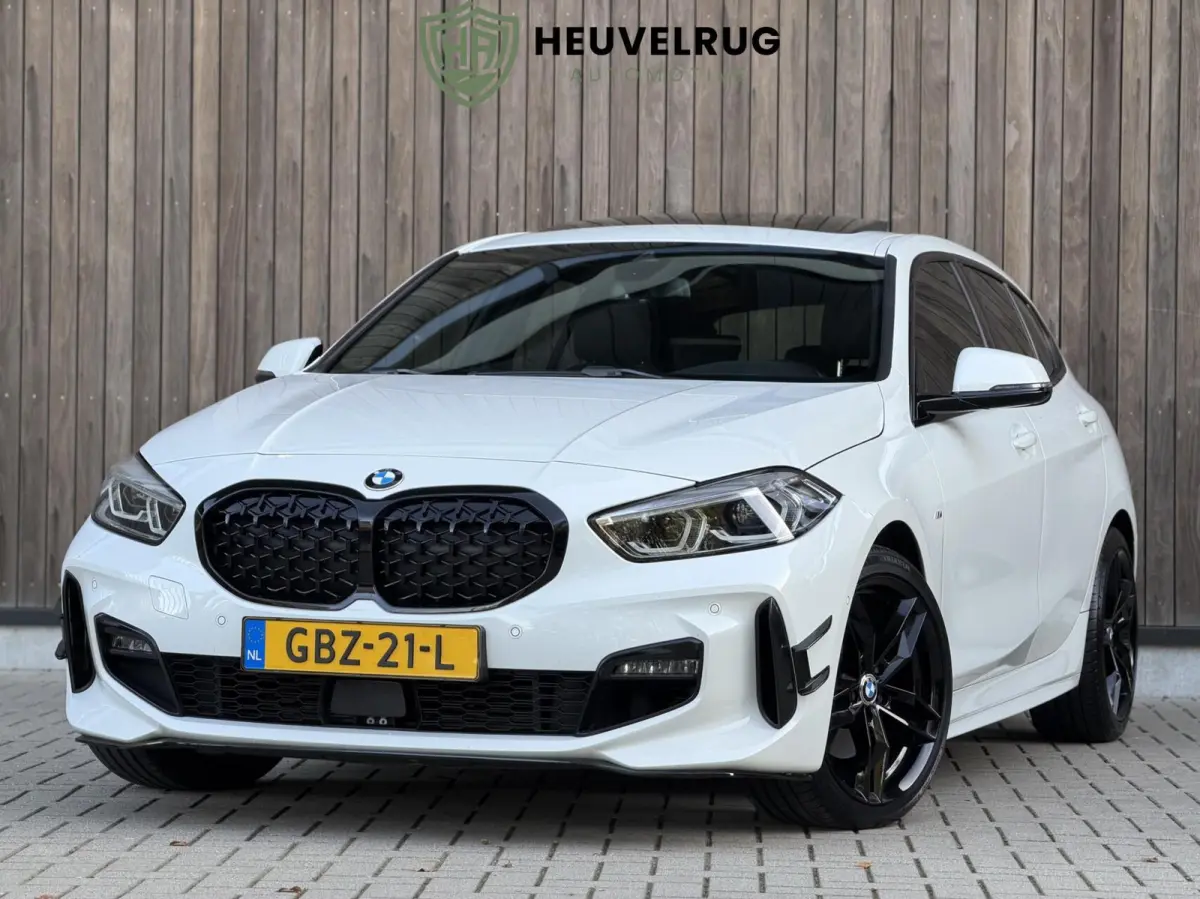 118i M Sport High Executive | PANORAMADAK | SFEER | TREKHAAK