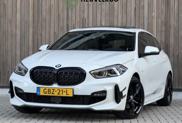 118i M Sport High Executive | PANORAMADAK | SFEER | TREKHAAK