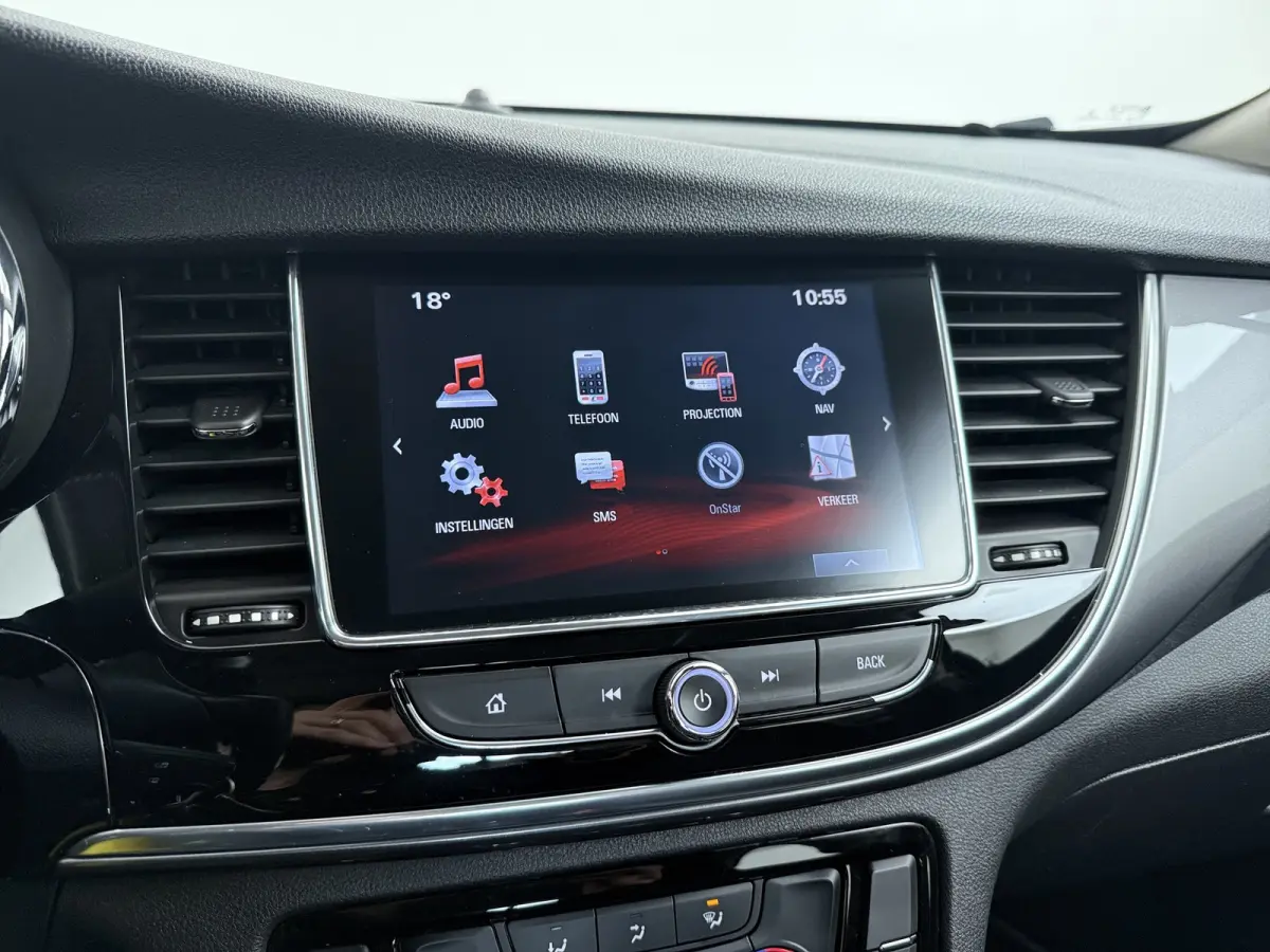 1.4 Turbo Innovation / Trekhaak / Navigatie / Parkeersensoren / Carplay / LED / Ecc / 17 '' LMV
