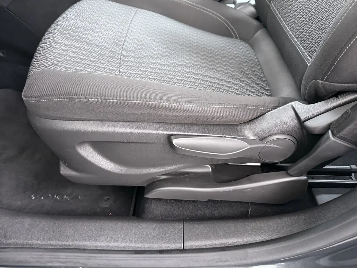1.4 Turbo Innovation / Trekhaak / Navigatie / Parkeersensoren / Carplay / LED / Ecc / 17 '' LMV