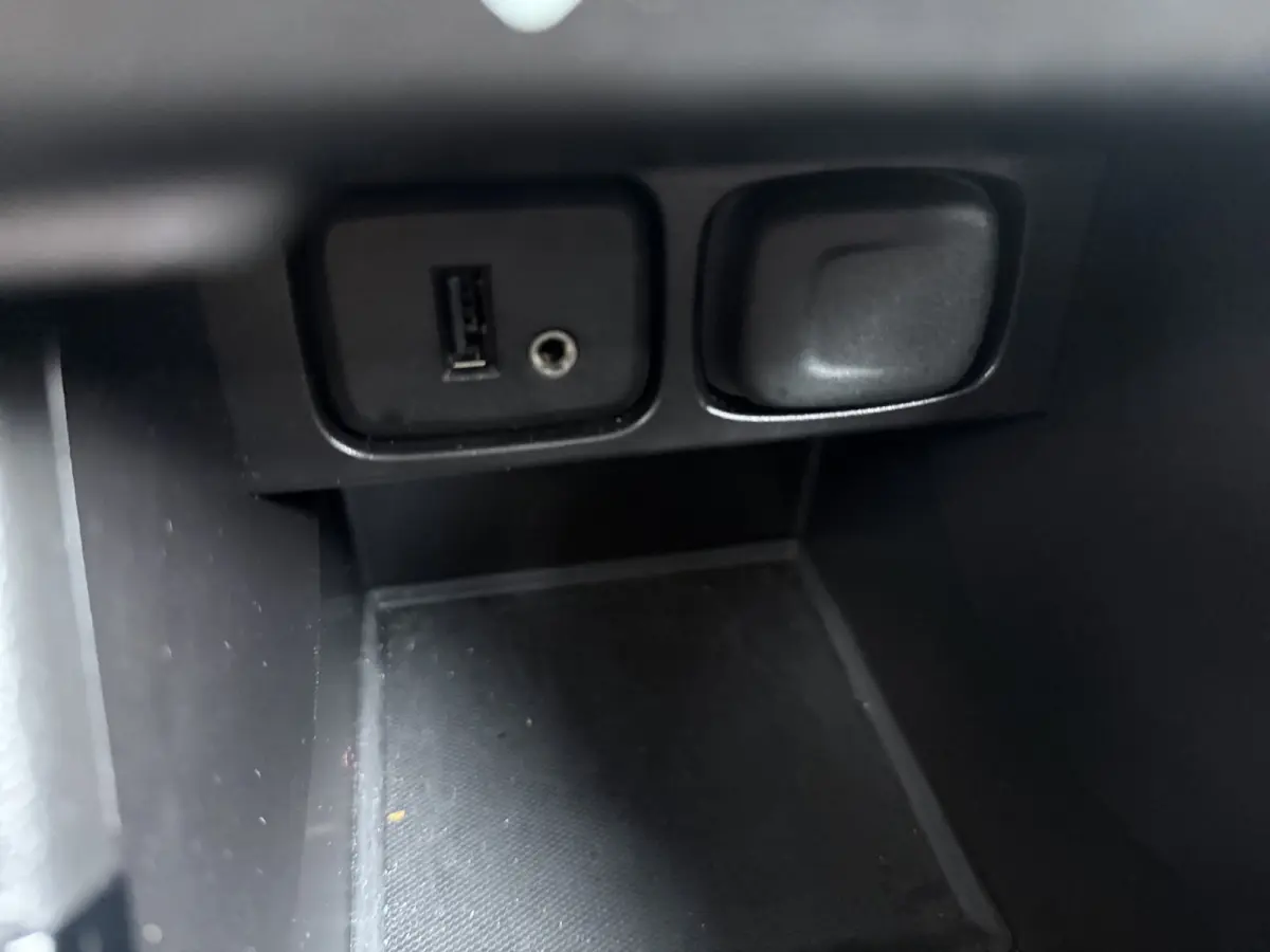 1.4 Turbo Innovation / Trekhaak / Navigatie / Parkeersensoren / Carplay / LED / Ecc / 17 '' LMV