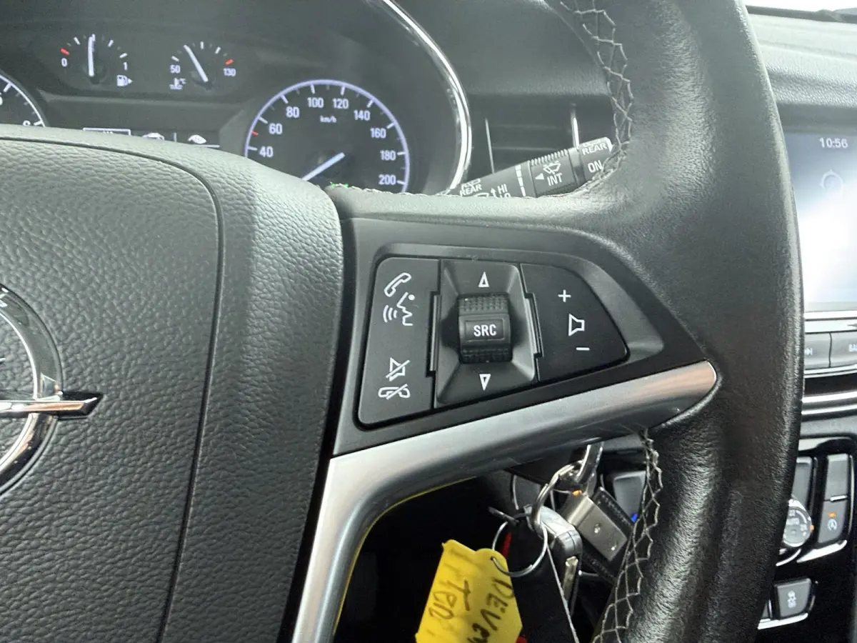 1.4 Turbo Innovation / Trekhaak / Navigatie / Parkeersensoren / Carplay / LED / Ecc / 17 '' LMV