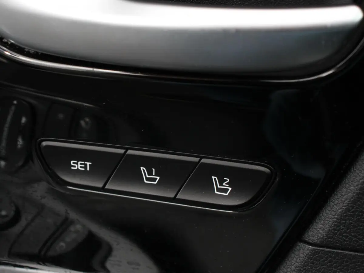 1.6 GDi Hybrid ExecutiveLine Automaat JBL Climate control Cruise control Trekhaak Camera Lichtmetalen velgen Navigatie Stoelverwarming Stoelverkoeling Stuurverwarming