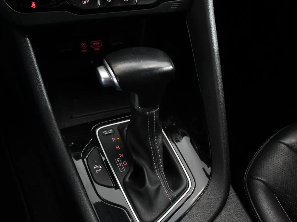 1.6 GDi Hybrid ExecutiveLine Automaat JBL Climate control Cruise control Trekhaak Camera Lichtmetalen velgen Navigatie Stoelverwarming Stoelverkoeling Stuurverwarming