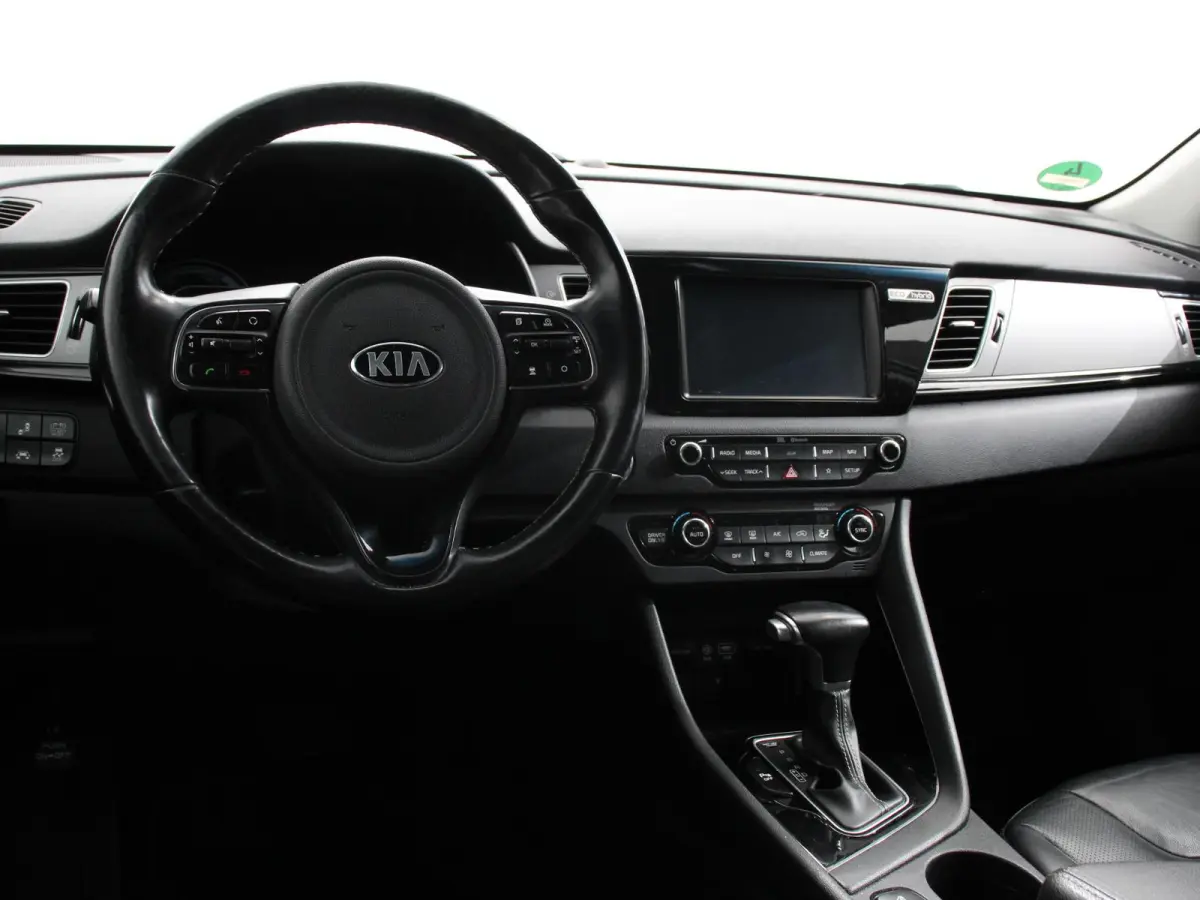 1.6 GDi Hybrid ExecutiveLine Automaat JBL Climate control Cruise control Trekhaak Camera Lichtmetalen velgen Navigatie Stoelverwarming Stoelverkoeling Stuurverwarming