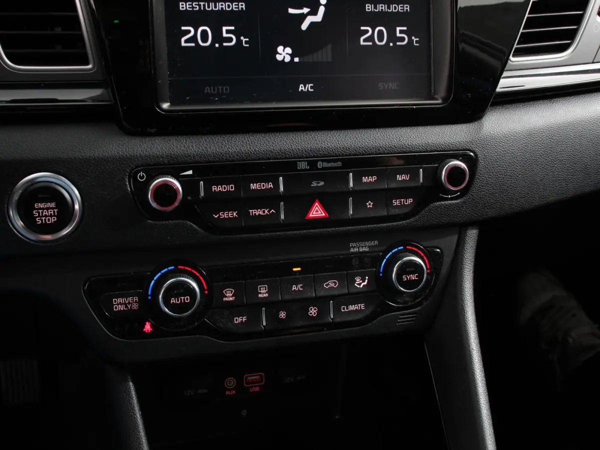 1.6 GDi Hybrid ExecutiveLine Automaat JBL Climate control Cruise control Trekhaak Camera Lichtmetalen velgen Navigatie Stoelverwarming Stoelverkoeling Stuurverwarming