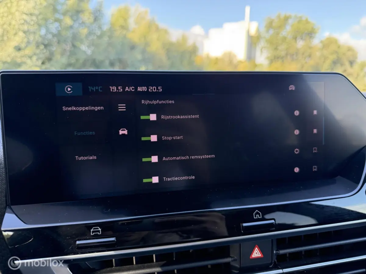 1.2 MAX | Headup | Pano | 360 | CarPlay | Garanti