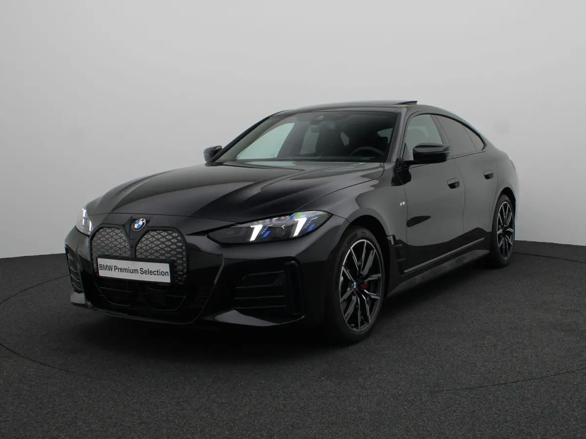 eDrive40 M Sport Edition | M Sportpakket Pro | SoH 100% | Innovation Pack | Comfort Pack | Schuifdak | Elektrisch Verstelbare M Sportstoelen | Active Cruise Control | Harman Kardon | 19''