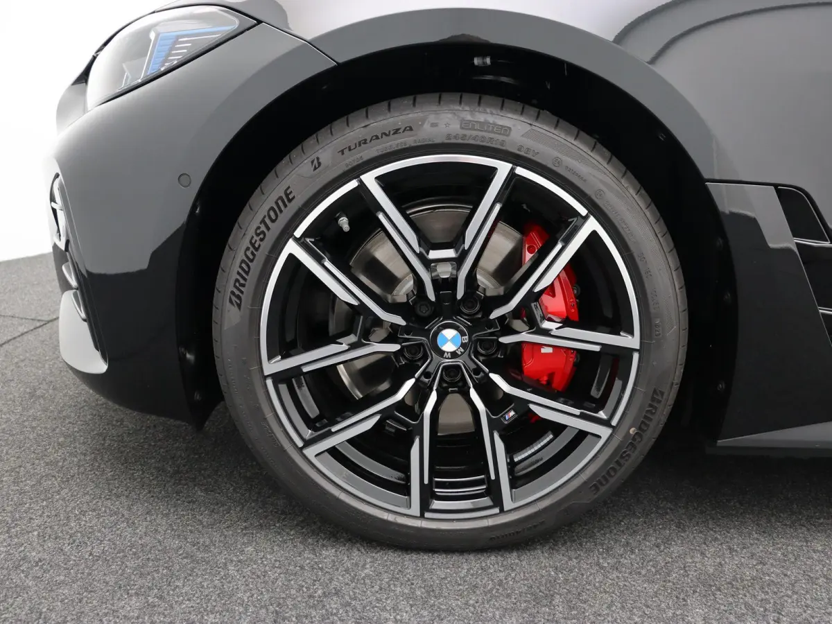 eDrive40 M Sport Edition | M Sportpakket Pro | SoH 100% | Innovation Pack | Comfort Pack | Schuifdak | Elektrisch Verstelbare M Sportstoelen | Active Cruise Control | Harman Kardon | 19''