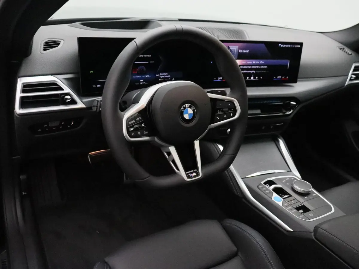 eDrive40 M Sport Edition | M Sportpakket Pro | SoH 100% | Innovation Pack | Comfort Pack | Schuifdak | Elektrisch Verstelbare M Sportstoelen | Active Cruise Control | Harman Kardon | 19''